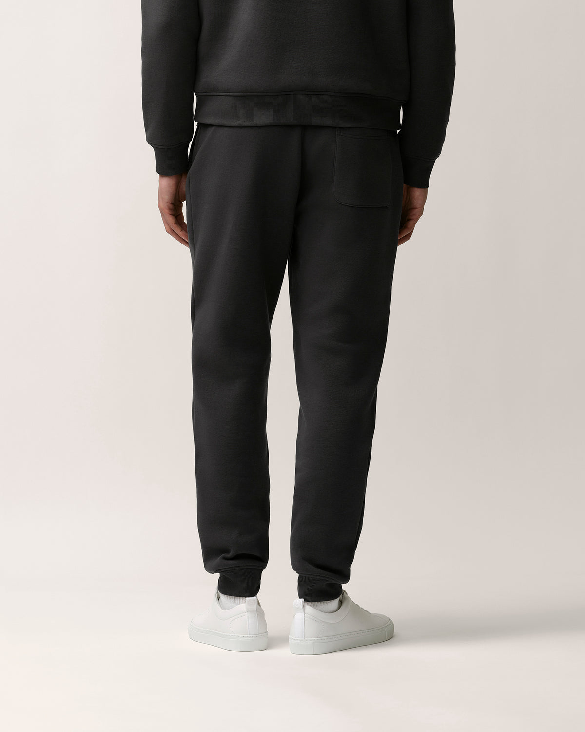 ESSENTIAL SWEATPANTS - Washed Black