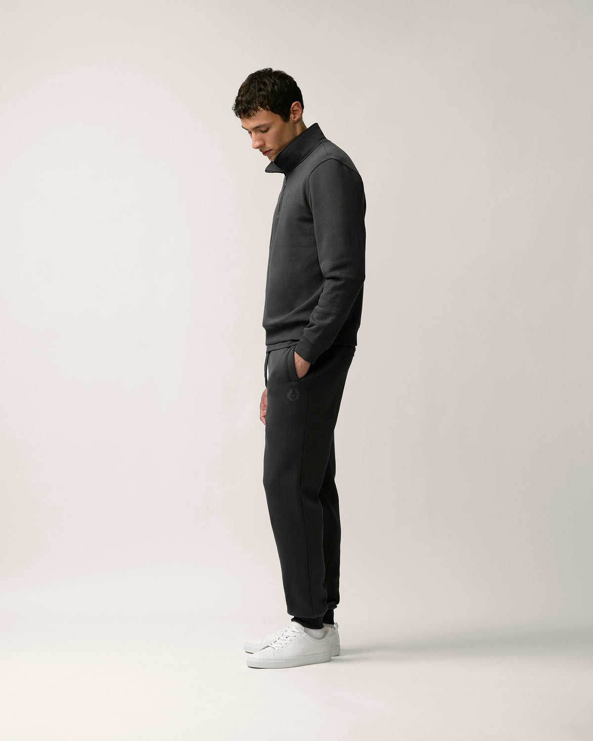 ESSENTIAL SWEATPANTS - Washed Black