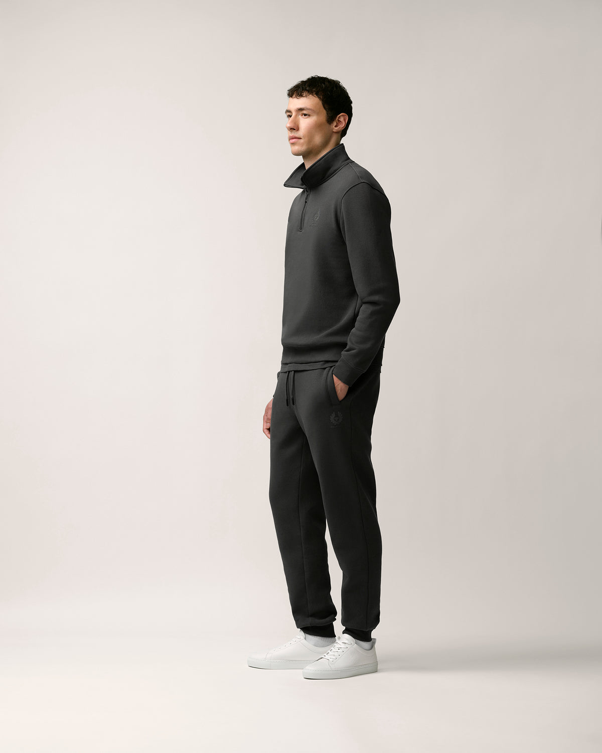 ESSENTIAL QUARTER ZIP SWEATSHIRT - Washed Black