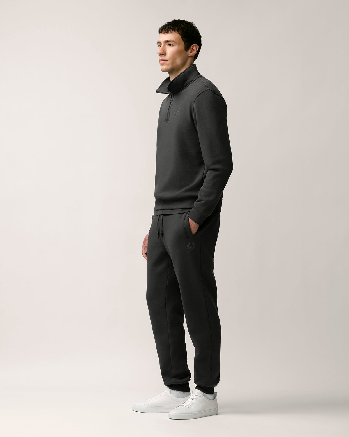 ESSENTIAL QUARTER ZIP SWEATSHIRT - Washed Black