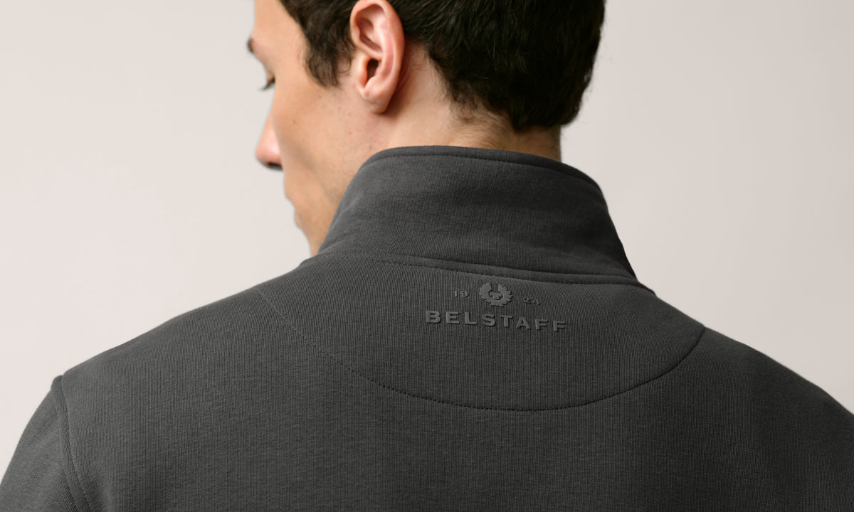 ESSENTIAL QUARTER ZIP SWEATSHIRT - Washed Black