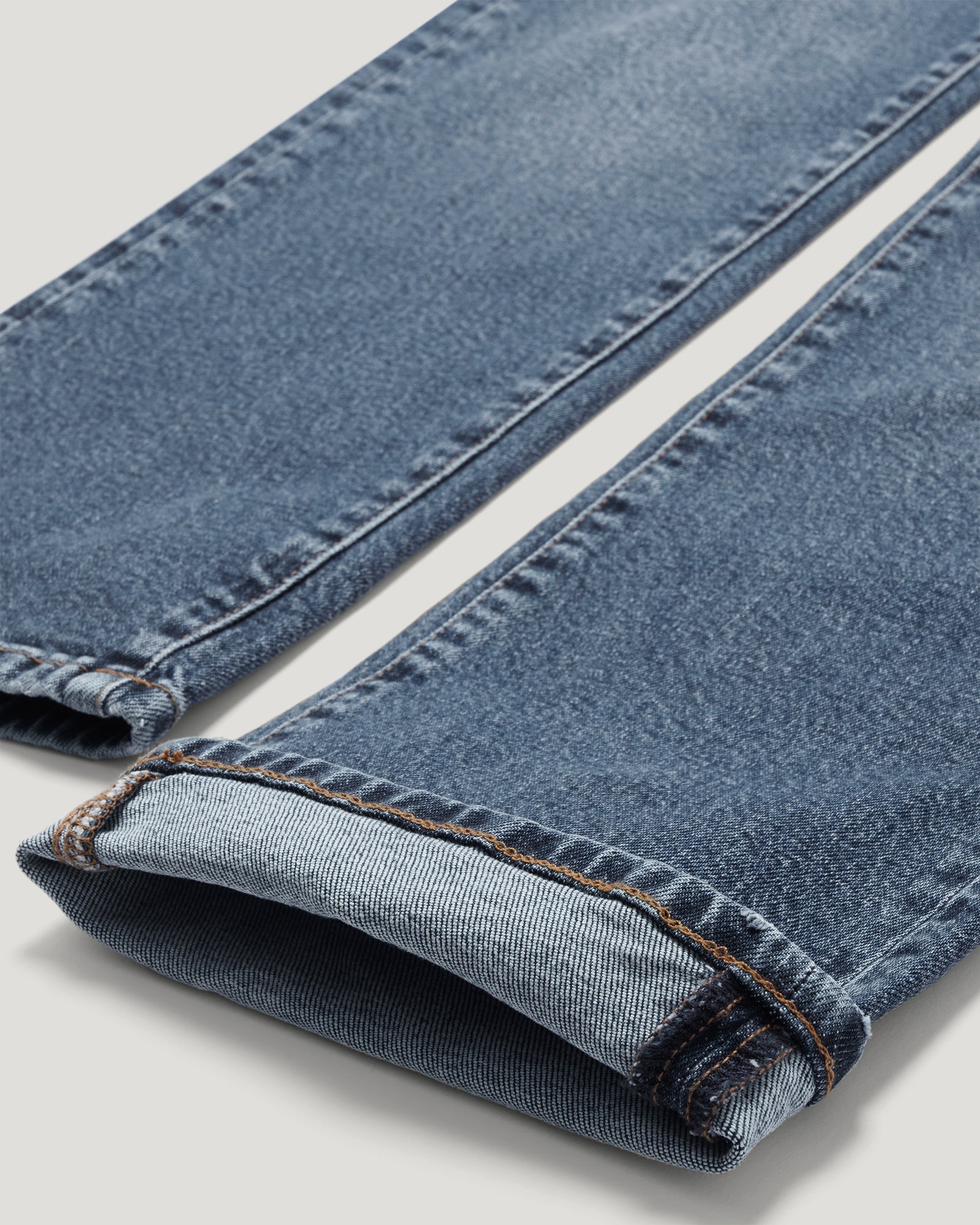 B69 JEAN - Light Wash Indigo