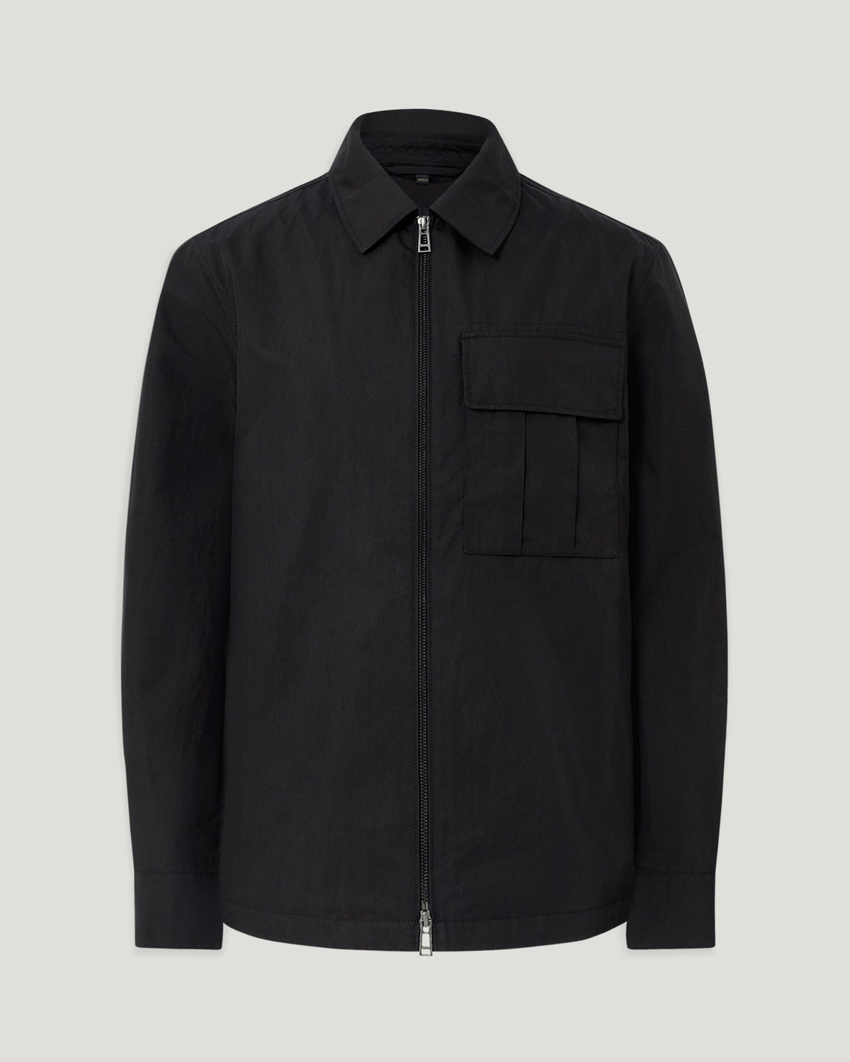 Cargo overshirt in black featuring front zipper and chest pocket.
