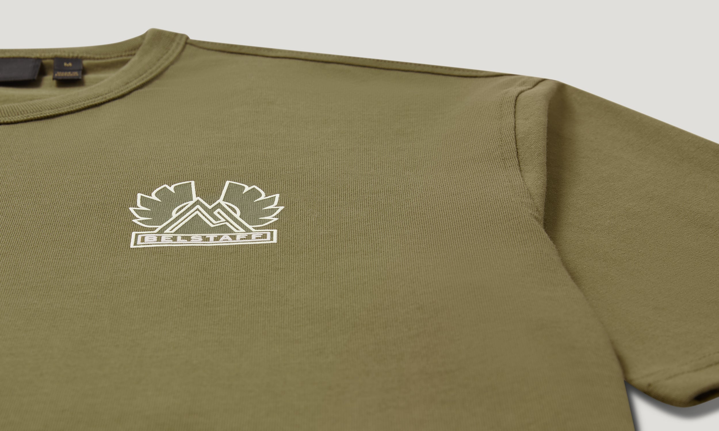 MOUNTAIN LOGO T-SHIRT - Echtes Oliv