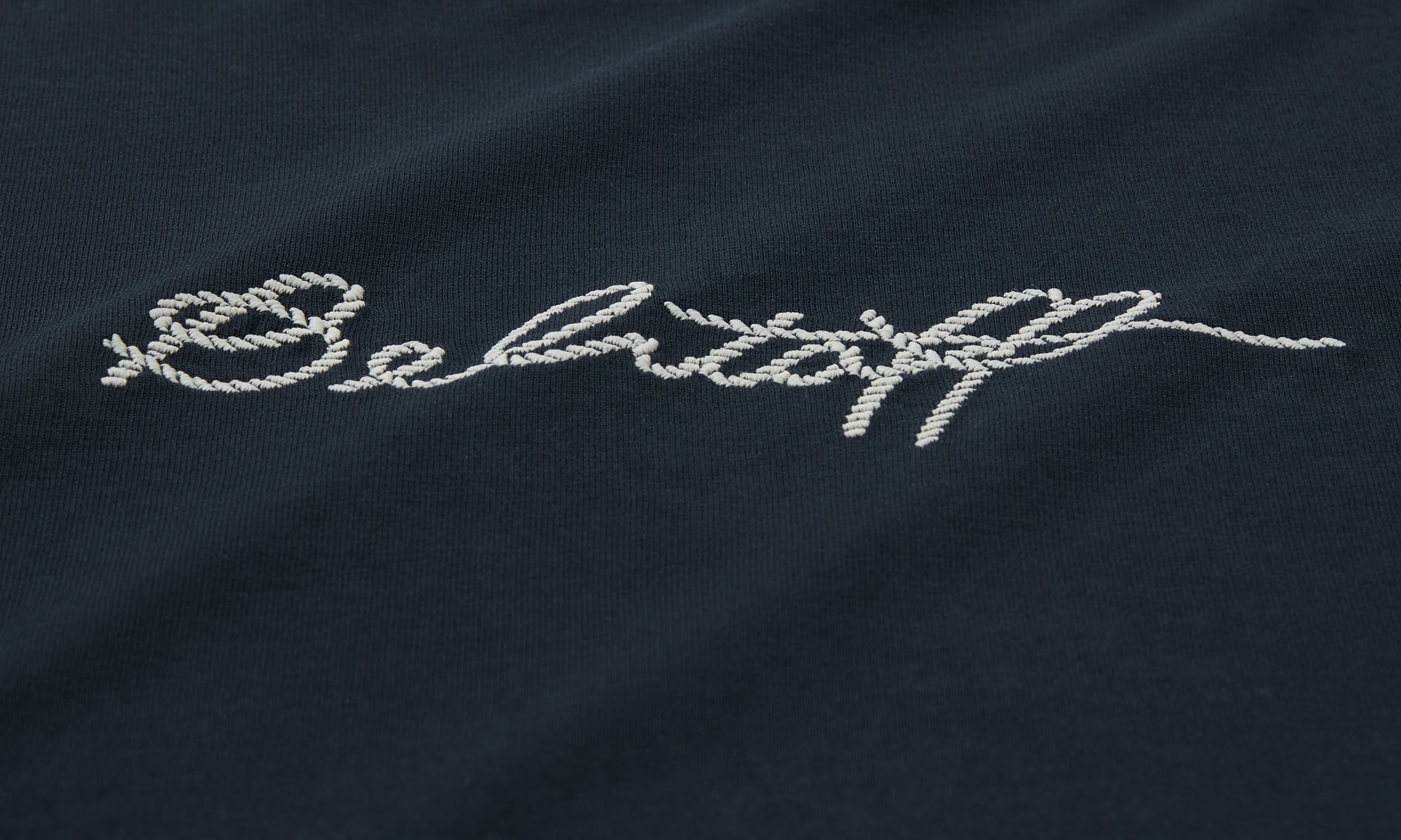 T-SHIRT RICAMATA PERI - Inchiostro scuro