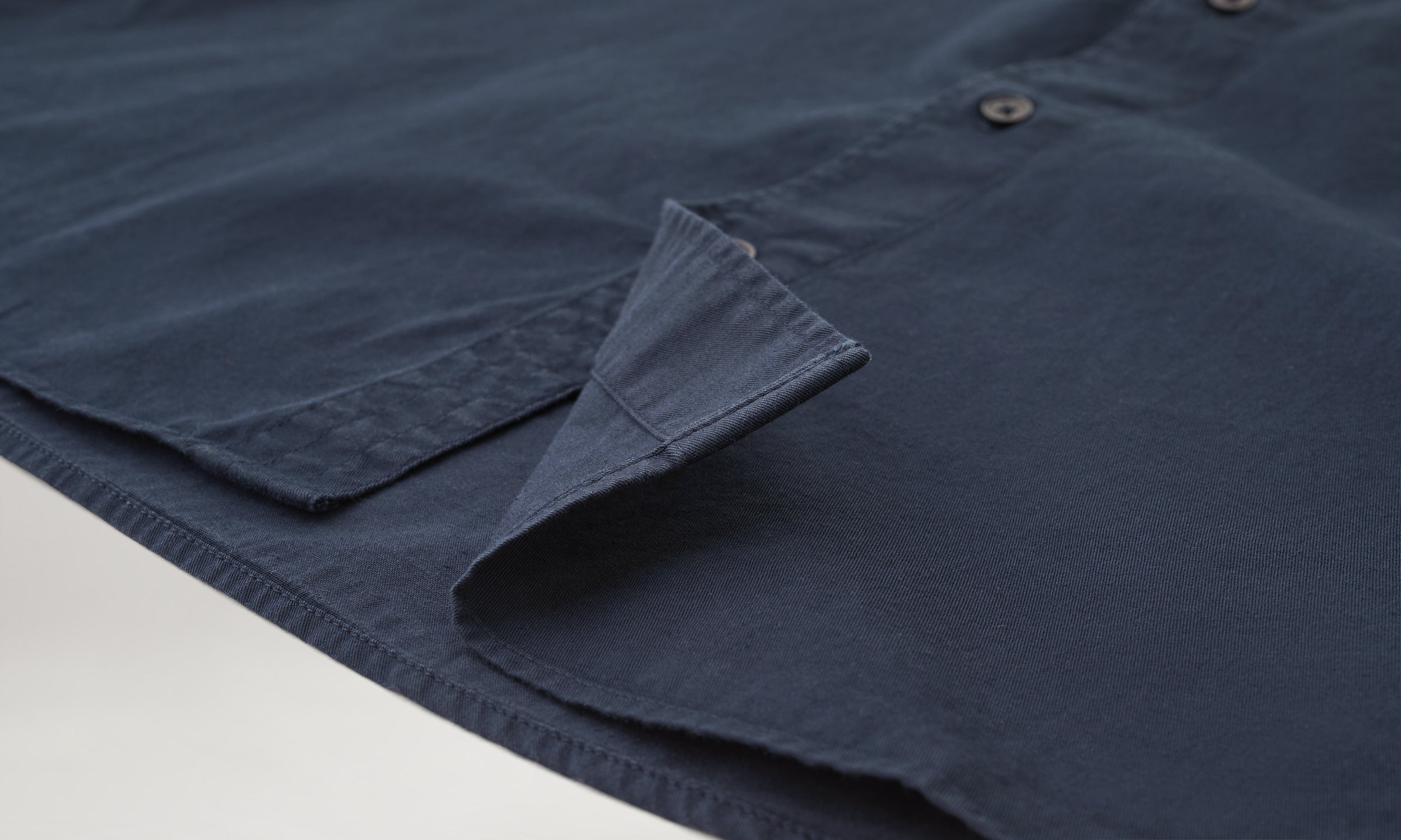 SCALE SHORT SLEEVE SHIRT - Dark Ink