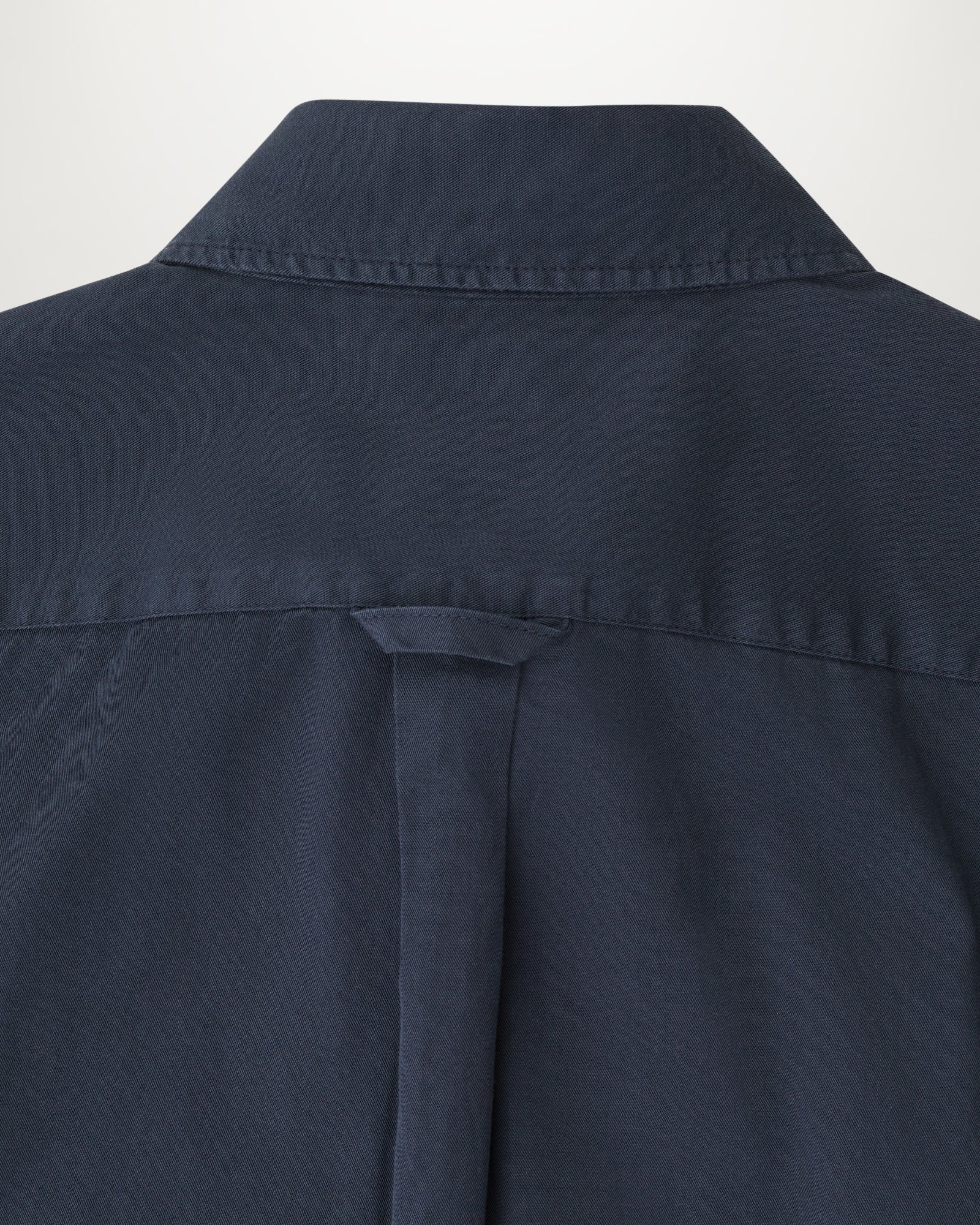 SCALE SHORT SLEEVE SHIRT - Dark Ink